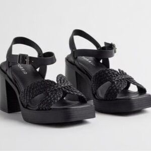 Torrid black faux leather criss cross chunky platform heel sandal size 9.5